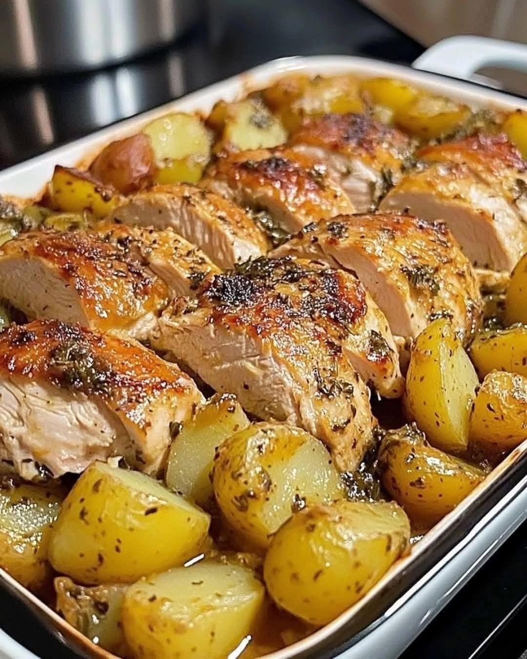 🥘 Chicken and Potato Bake: The Ultimate Comfort Food Experience 🥘 482348463_2069647943555055_5323852954662942037_n